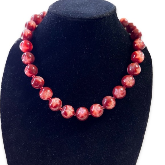 Vintage moonglow beaded necklace with flower center and sparkle in each bead - Picture 5 of 15